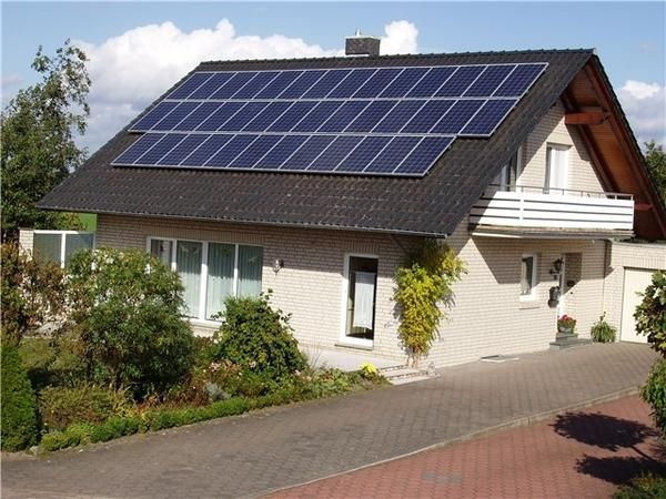 Haus mit Photovoltaik Anlage