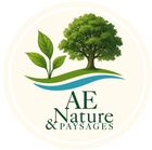 Un logo avec un arbre, des feuilles et une ligne bleue sur AE Nature & Paysages.