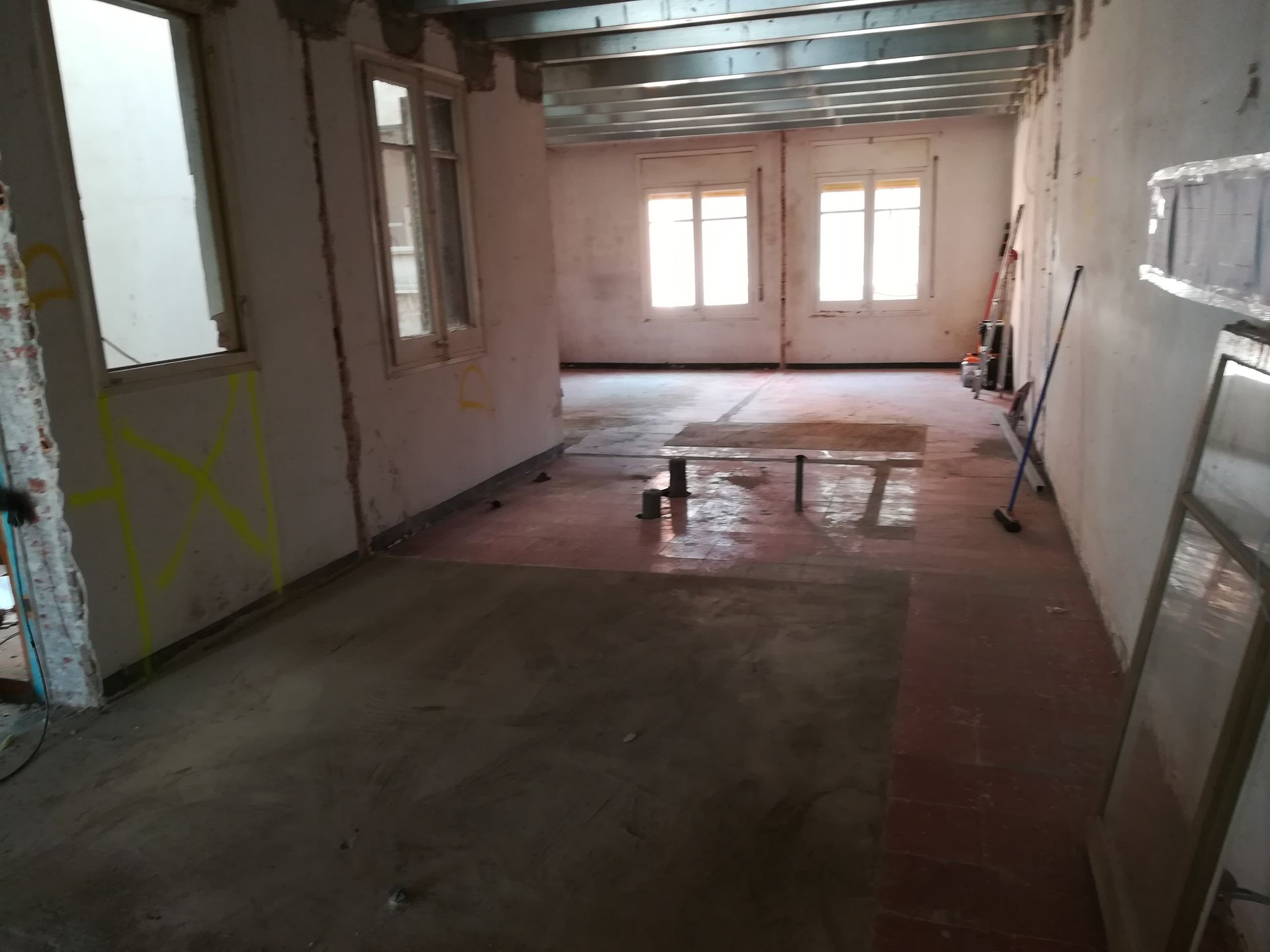 Trabajos de instalaciones durante una reforma en Sabadell