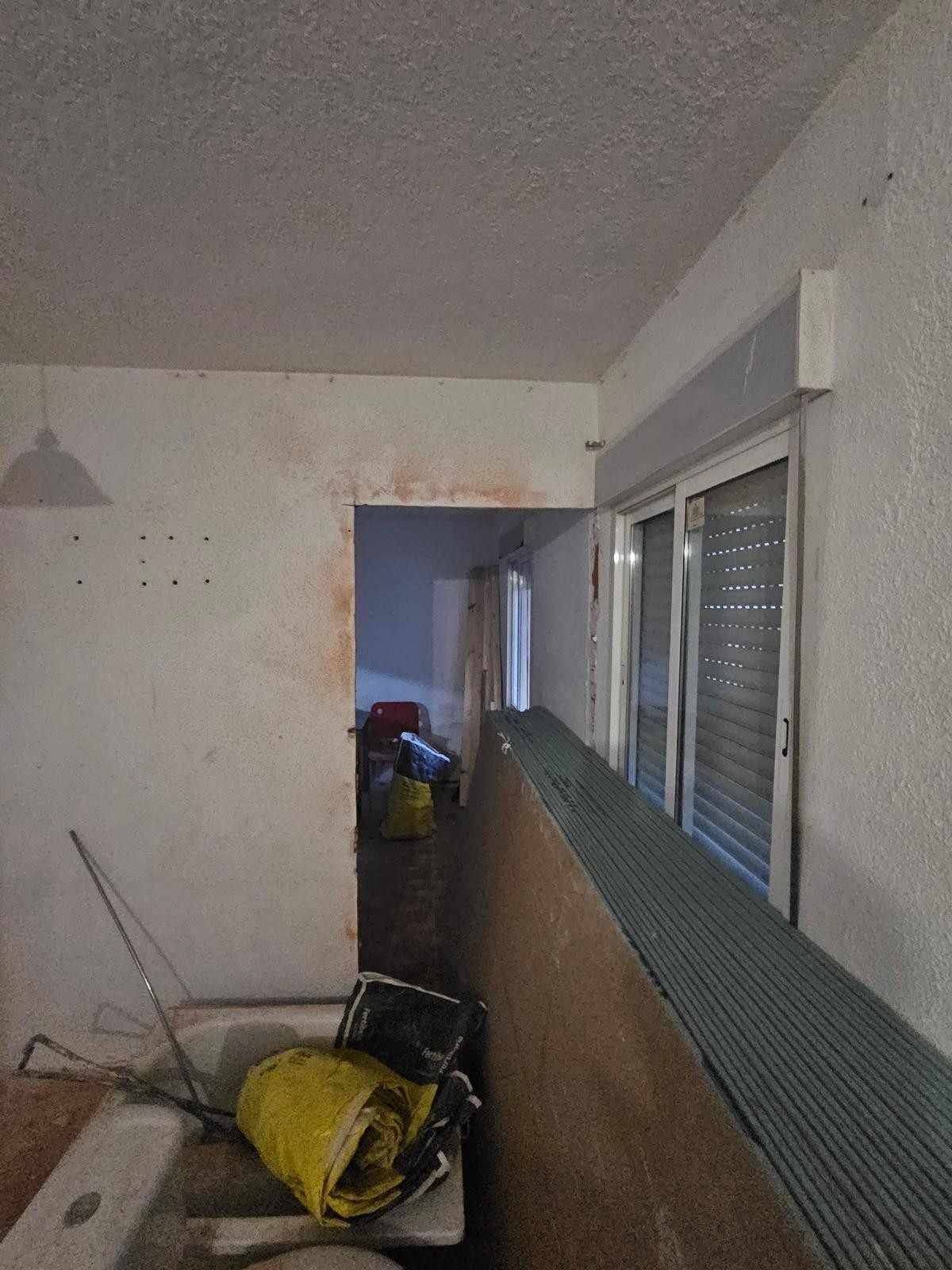 Interior de una habitación en obras