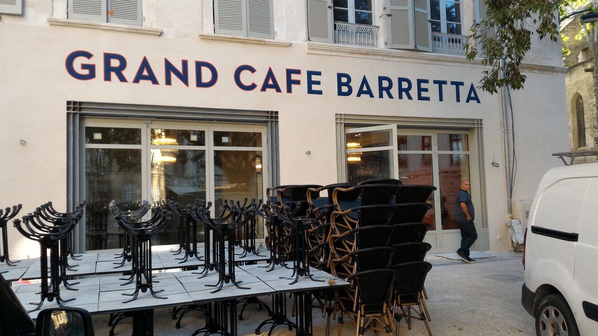 Lettres peintes : Grand Café Barretta