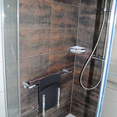 Fliesen Feldhaus Dusche mit Sitzmöglichkeit