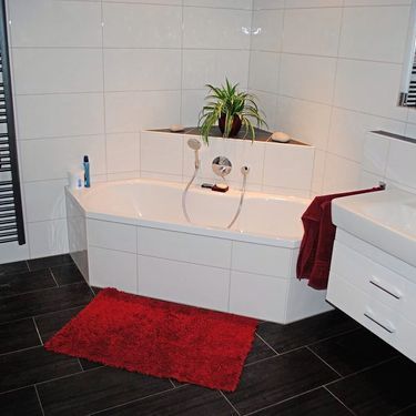 Fliesen Feldhaus Eckbadewanne