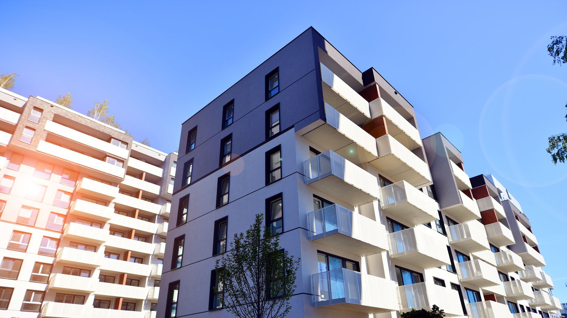 Immeubles avec balcons.