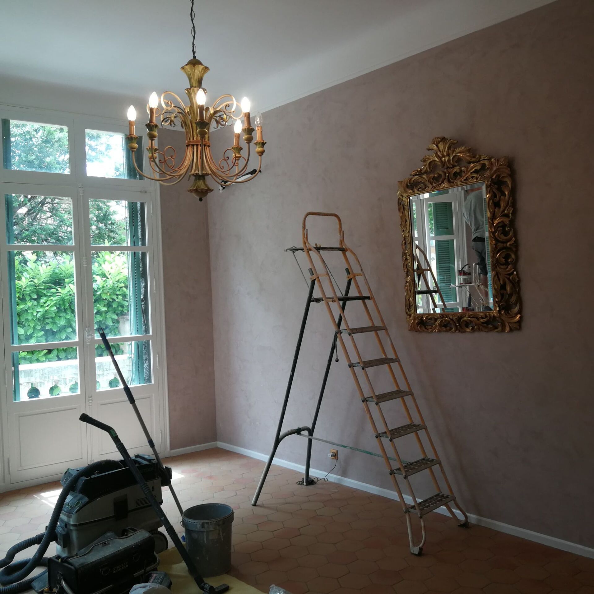 des travaux de pose d'enduit par AIX Toiture