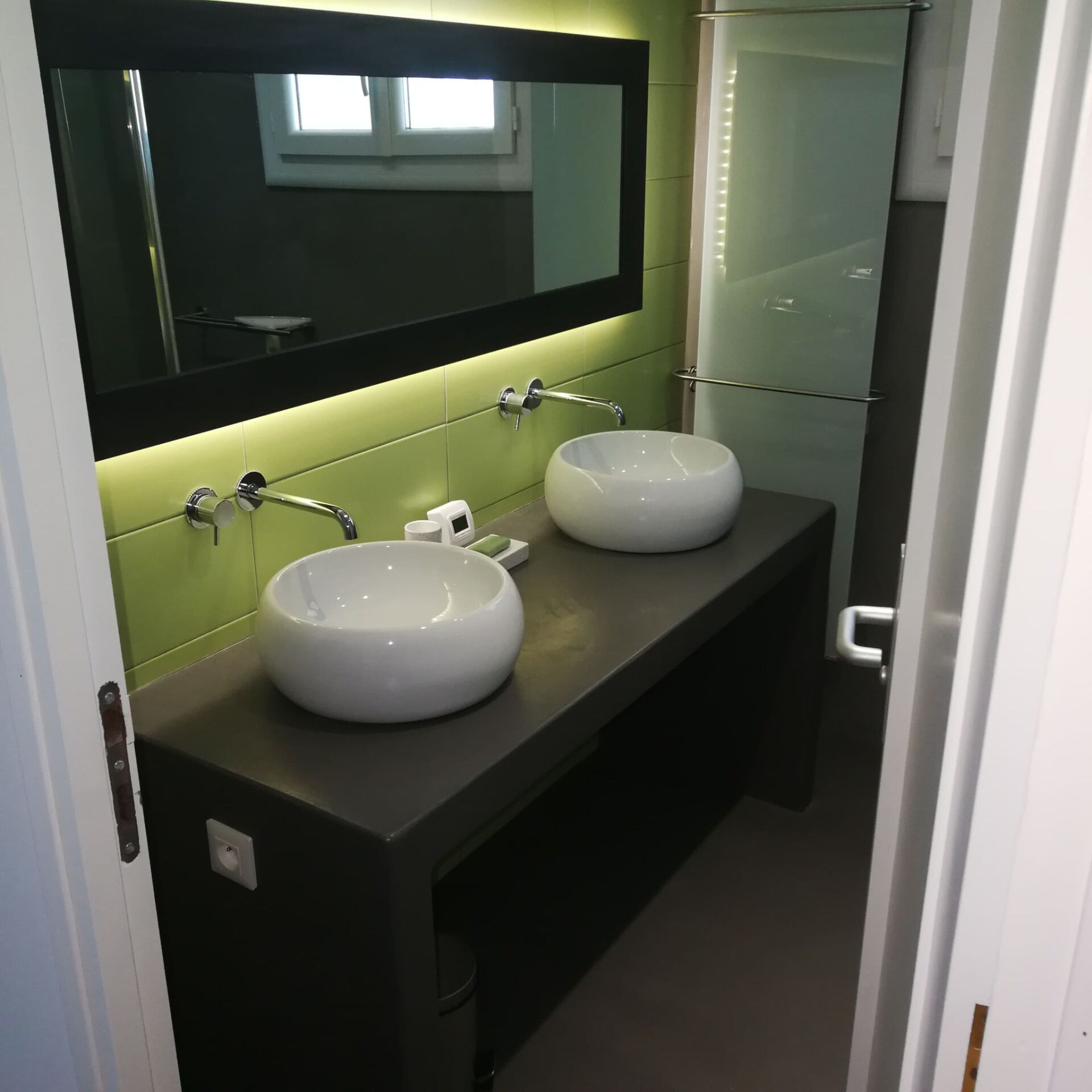 Un double-vasque de lavabo