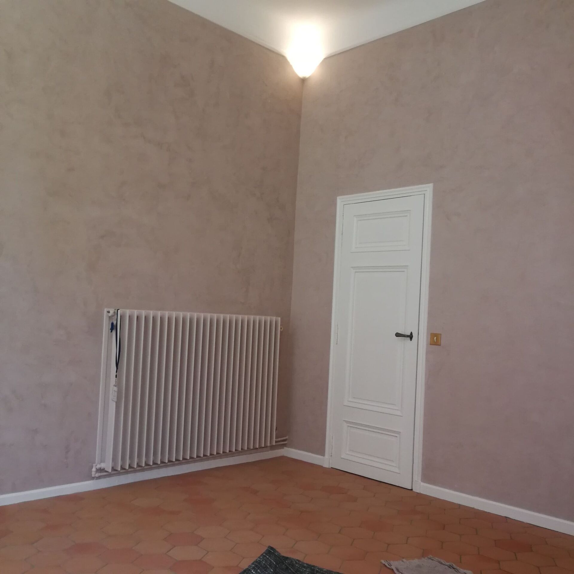 La pose de revêtement type Stucco