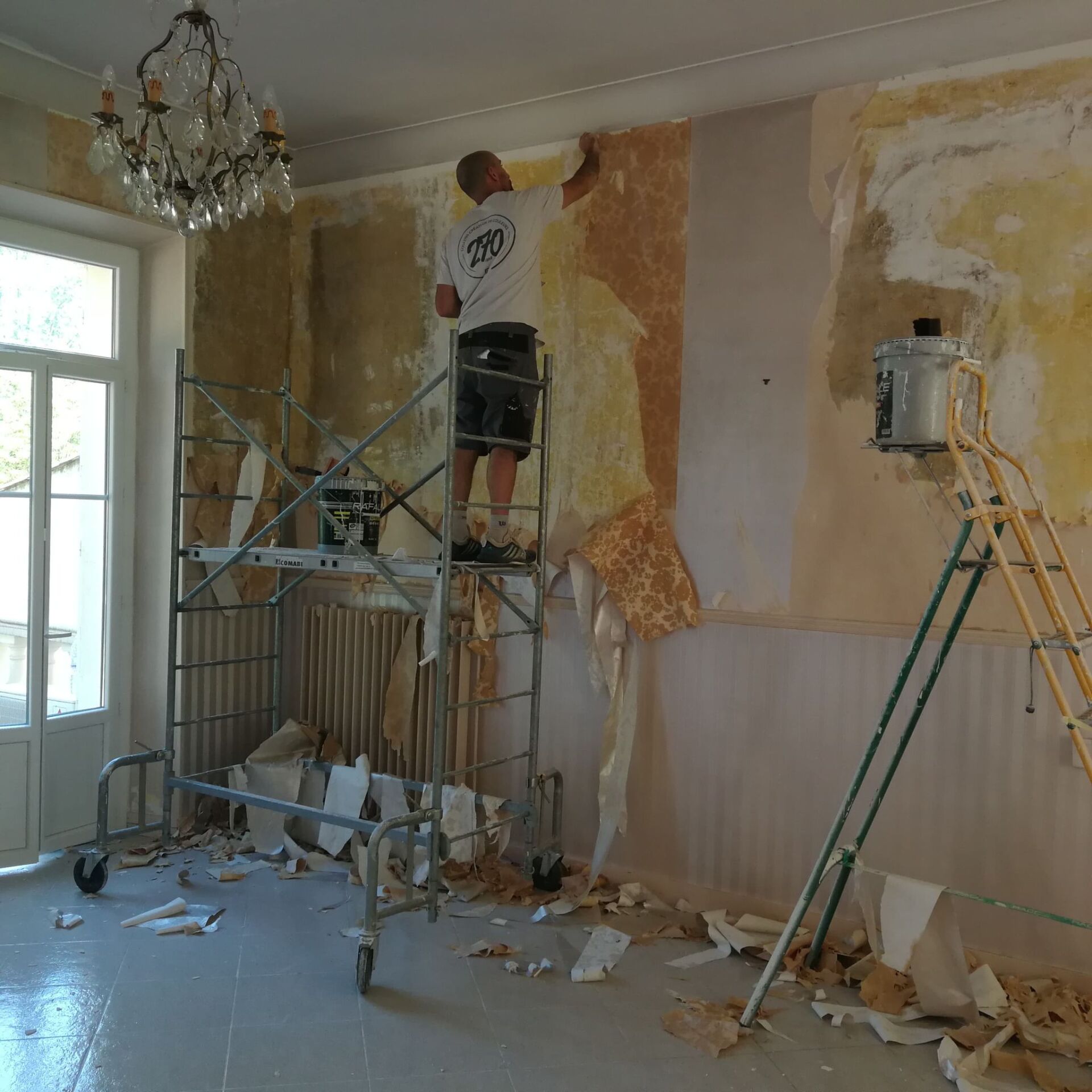 Des travaux de rénovation de tapisserie