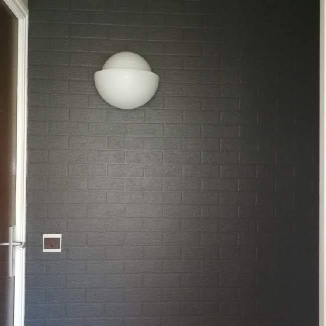 Une tapisserie avec effet pierre noire