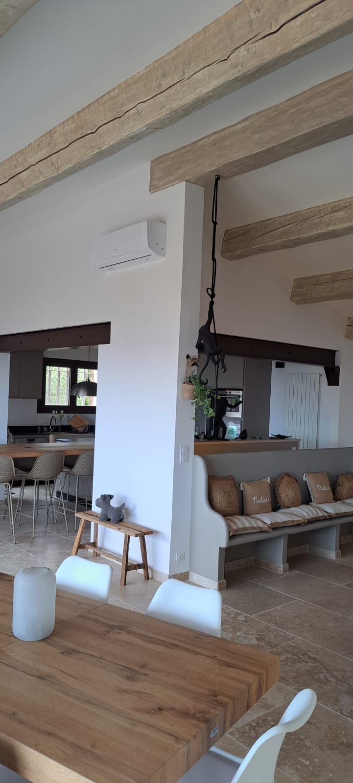 Une peinture blanche appliquée dans une maison