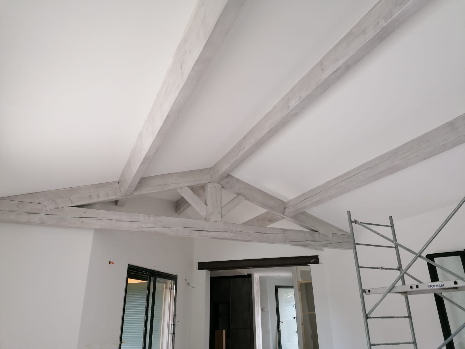 Peinture blanche dans toute une pièce