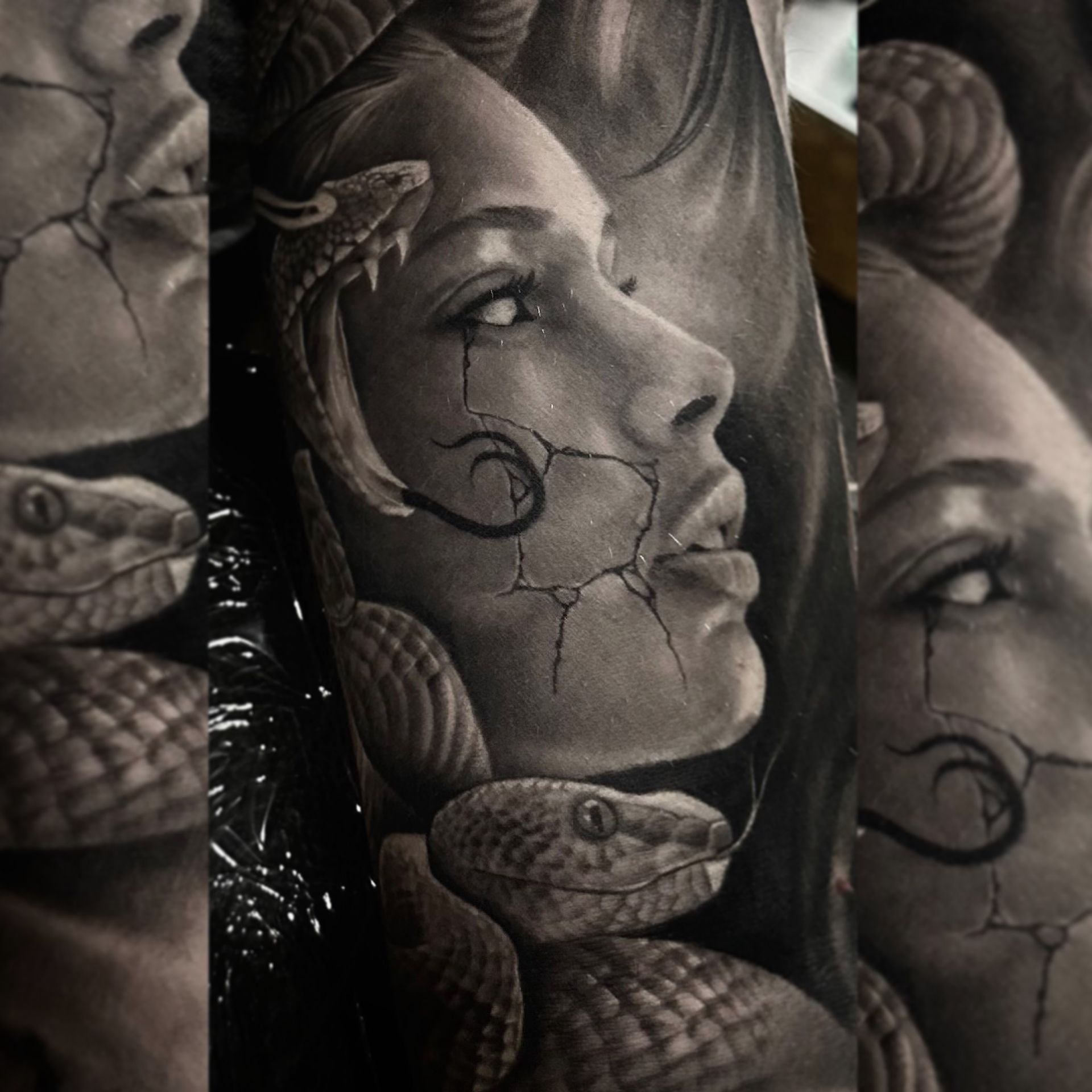 Ein realistisches Black and White Tattoo einer Frau mit Schlangen auf dem Kopf