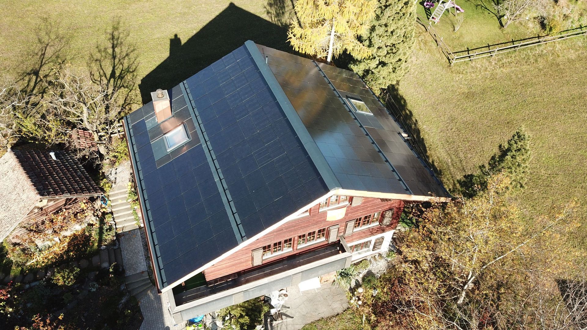 Photovoltaik Buchli Dachsanierung, Tamins / 336 Module, 396m2, 52.8 kWp Leistung
