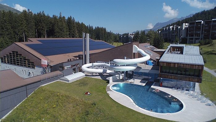 Photovoltaik Eishalle Dieschen / 994 Module, 1'074 m2 Fläche, 188.86 kWp Leistung, 186'000 kWh spez. Jahresertra