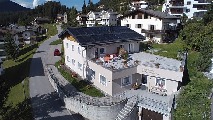 Photovoltaik Evang. Kirchgemeinde / 110 Module, 119 m2 Fläche, 20.90 Leistung, 21'570 kWH spez. Jahresertrag