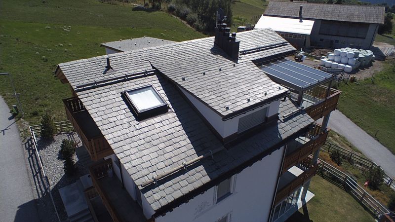 Steinplatten Steildach / Haus La Senna, Lantsch