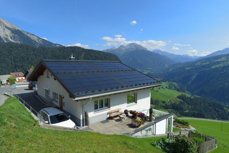 Photovoltaik Maier, Lain / 116 Module, 123.00 m2 Fläche, 21.66 kWp Leistung, 25'700 kWh spez. Jahresertrag