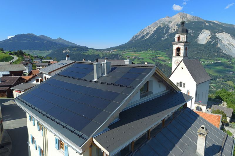 Photovoltaik Nauer Mon / 40 Module, 43.20 m2 Fläche, 7.8 kWp Leistung, 10'217 kWh spez. Jahresertrag