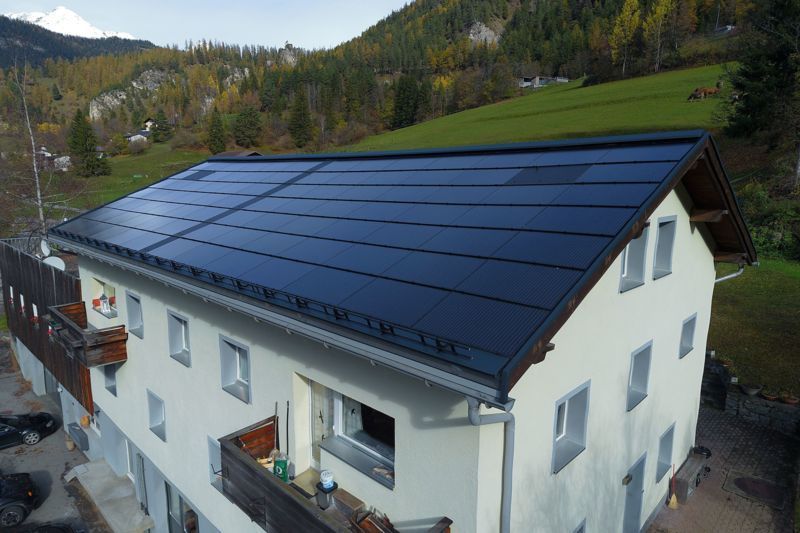 Photovoltaik Ruegna Filisur / 143 Module, 154.4 m2 Fläche, 27.88 kWp Leistung, 37'638 kWh spez. Jahresertrag