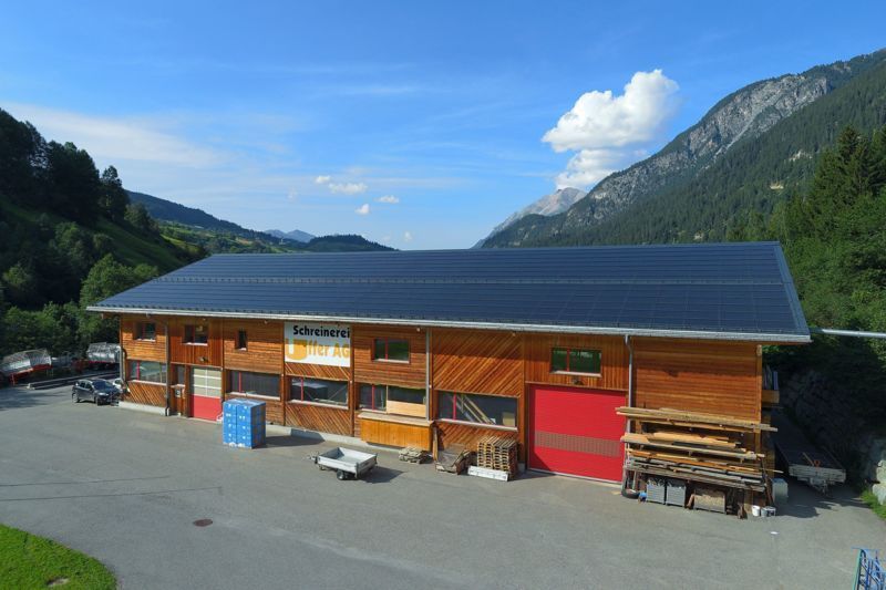 Photovoltaik Uffer, Cunter / 416 Module, 448.9 m2 Fläche, 79.04 kWp Leistung, 102'230 kWh spez. Jahresertrag