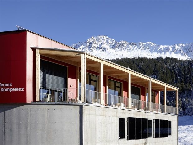 Fassadenbau Waschplatz Bergamin AG / LARGO-Fassade (Pelicolor)