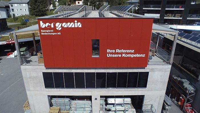 Fassadenbau Waschplatz Bergamin AG / LARGO-Fassade (Pelicolor)