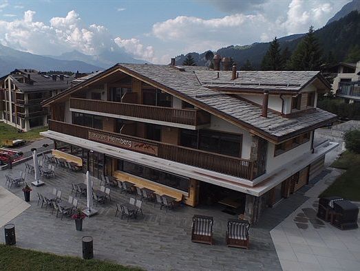 Steinplatten Steildach (Malencosteindach) / Restaurant Heimberg, Parpan