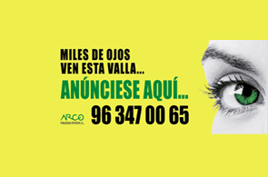 Un cartel con un ojo de mujer y el número 96 347 00 65