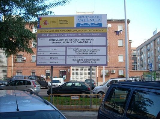Un cartel que dice construcción de valencia.