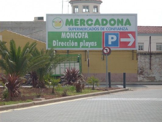 Un cartel que dice Mercadona.