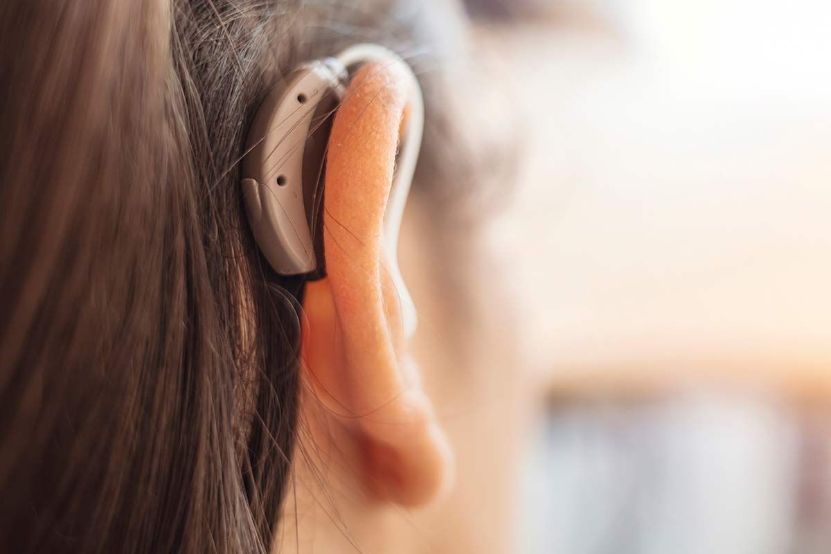 Appareil auditif autour de l'oreille