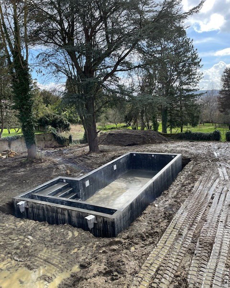 Pose d'une piscine en béton