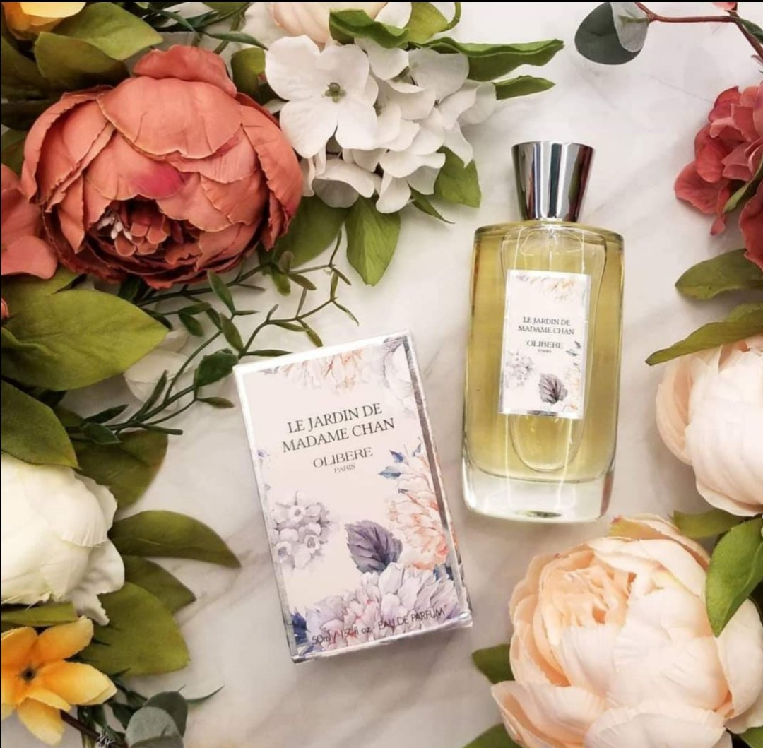 Le petit jardin. Le petit Jardin духи. Jardin de Parfums Saffron Flower.