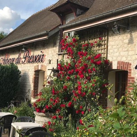 Extérieur fleuri du restaurant Extérieur fleuri du restaurant