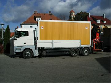 MAN TGA mit Ladekran Palfinger PK 44000 beladen mit Containern