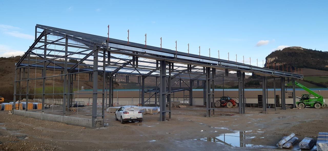 Charpente en kit d'un grand batiment