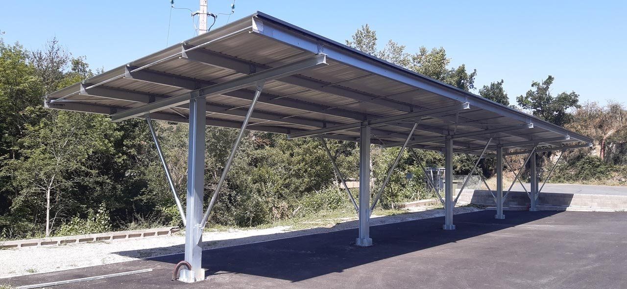 Support métallique de panneaux solaires