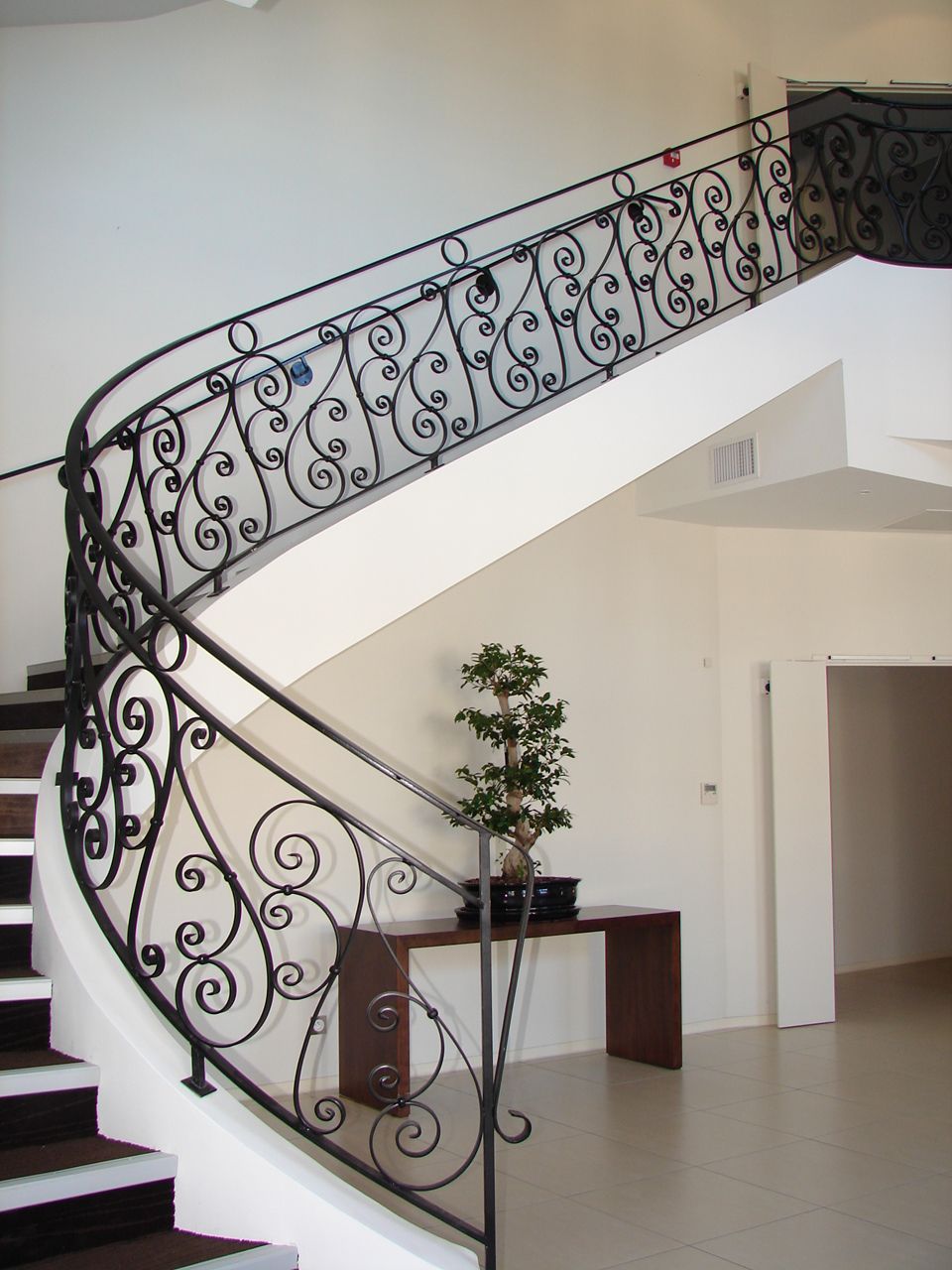 escalier avec rampe style fer forgé