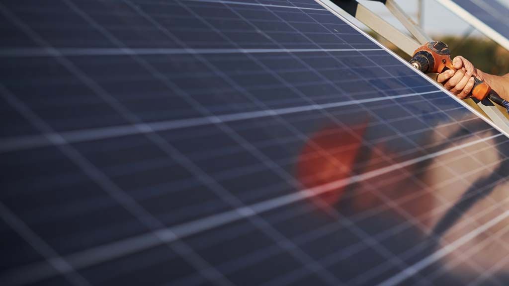 Installation structure métallique pour panneaux solaires