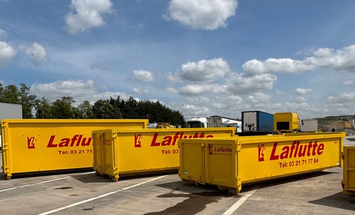 Benne à ordure de l'entreprise LAFLUTTE