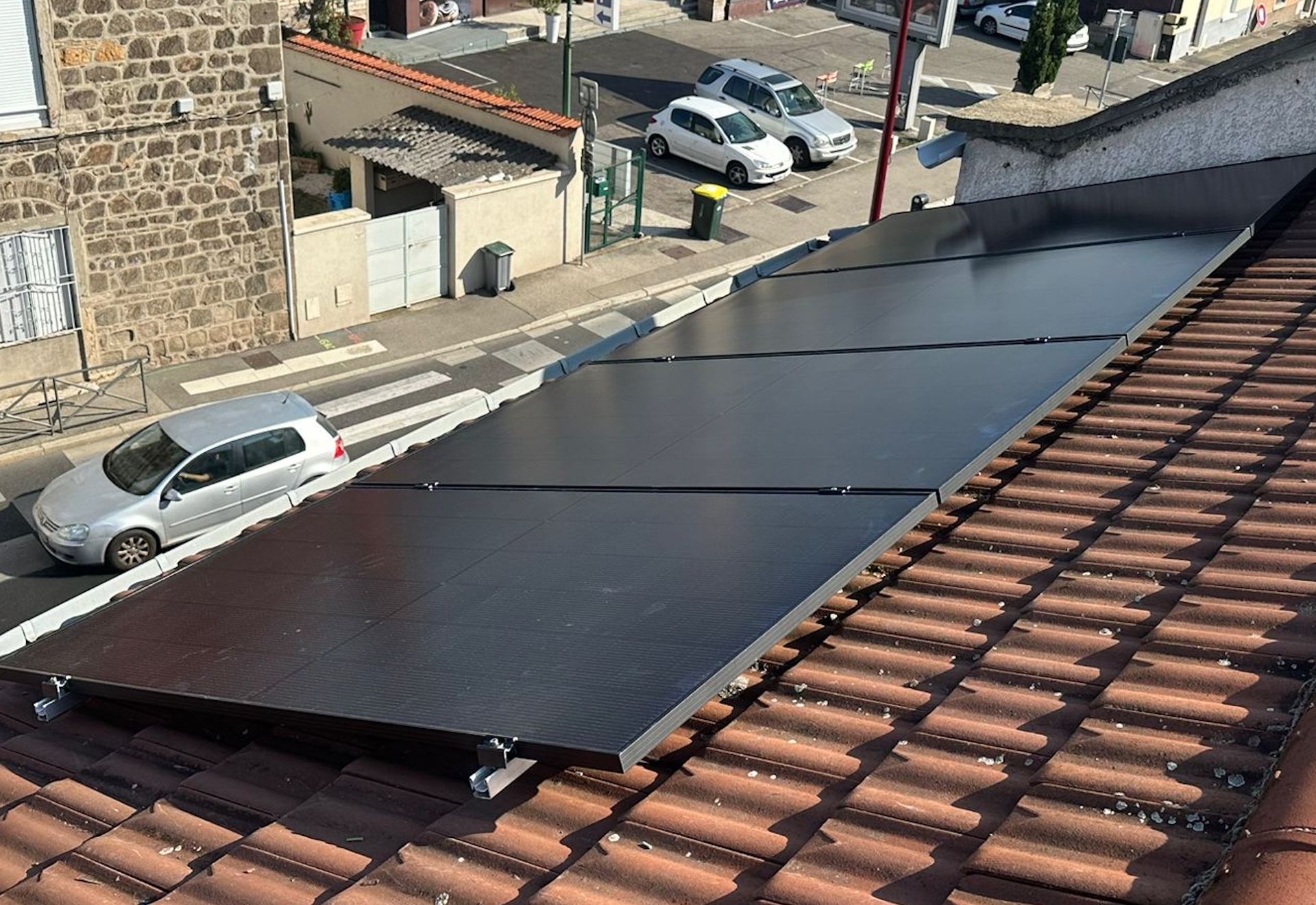 Pose de panneaux photovoltaïques avec micro onduleurs