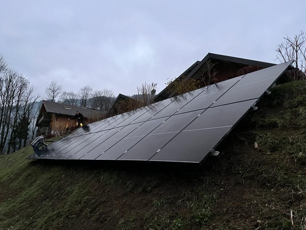 Installation d'un kit 6kWc au sol et de panneaux 375W Francilienne
