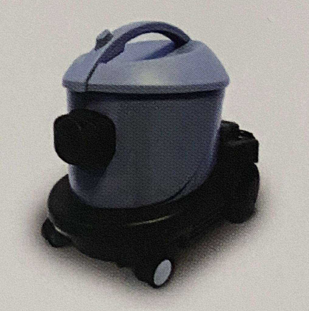 Una aspiradora azul y negra con ruedas