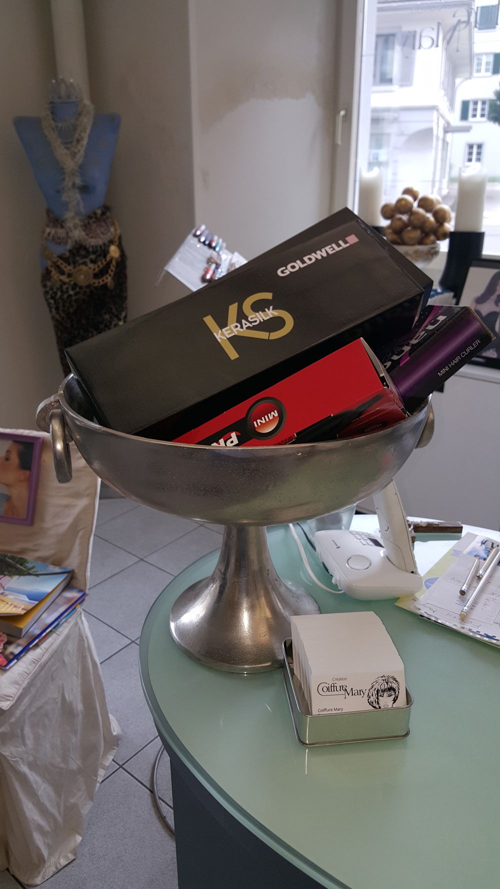 Haare schneiden - Création Coiffure Mary - Uster