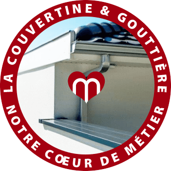 Logo avec un cercle rouge, du texte blanc et un détail de gouttière métallique au centre.