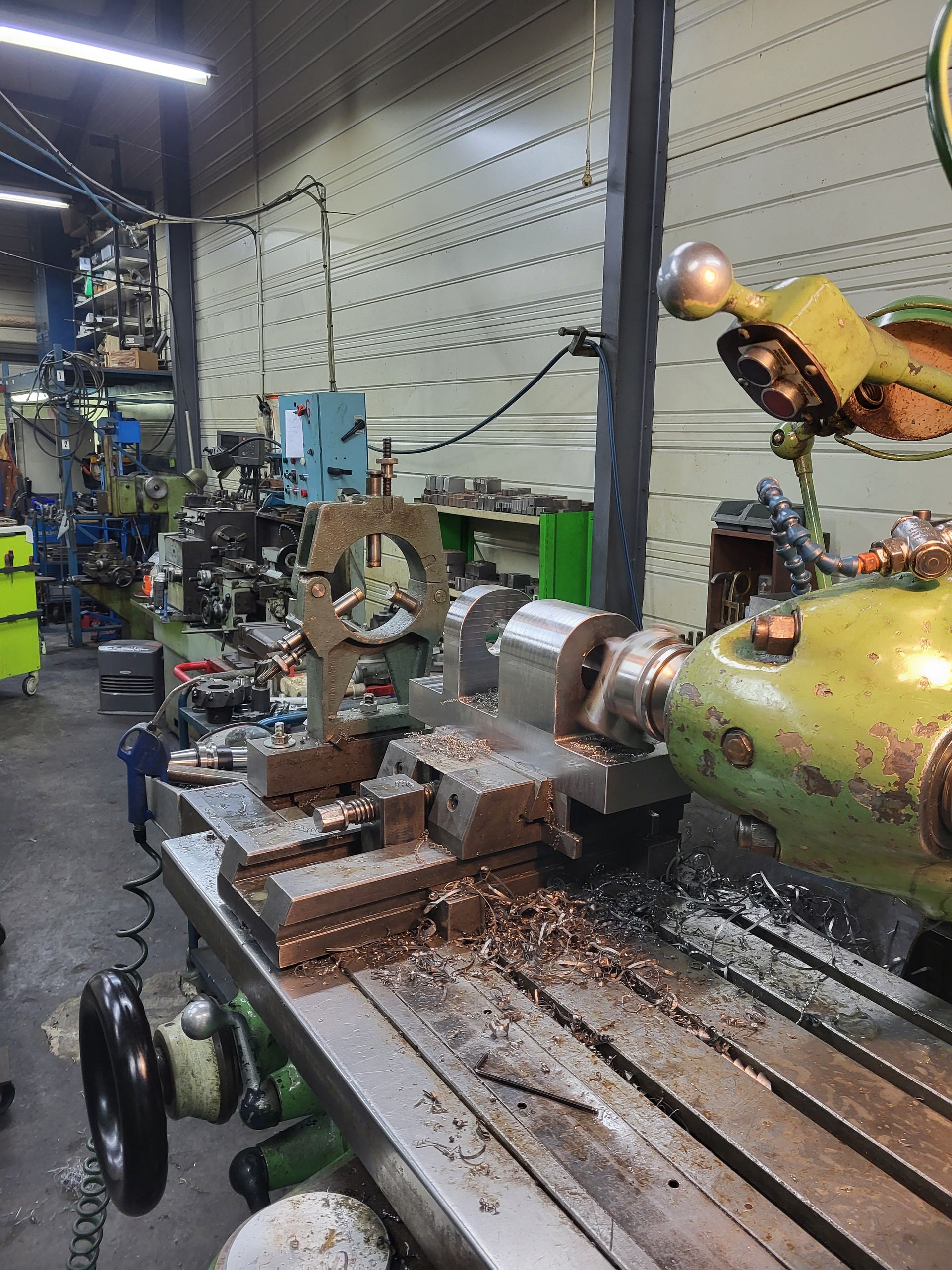 Machine pour le tournage des pièces