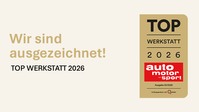 German ad with beige text “Wir sind ausgezeichnet!” and a “TOP Werkstatt 2026” auto motor sport award badge