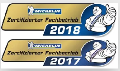 Ein Michelin-Logo für 2018 und 2017 mit einem Daumen nach oben