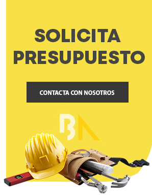 A yellow sign that says solicita presupuesto contacta con nosotros