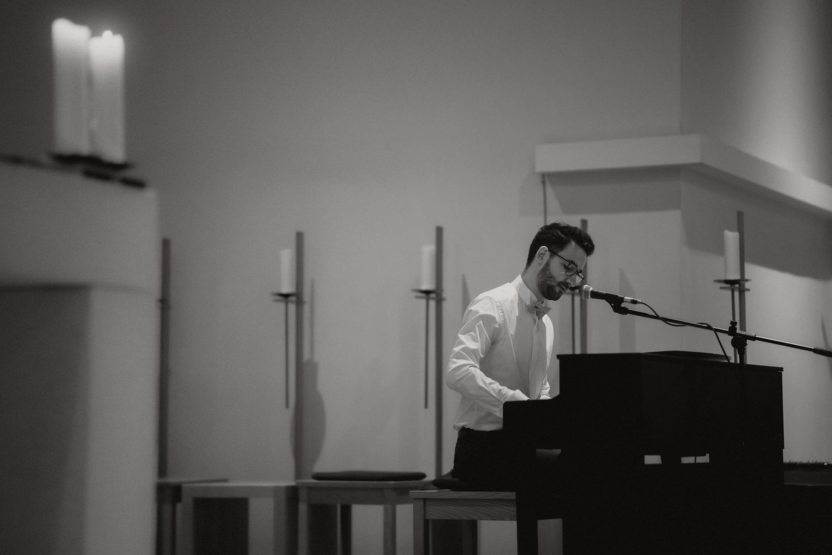 Thomas Schulz sitzt an einem Klavier Thomas Schulz sitzt an einem Klavier